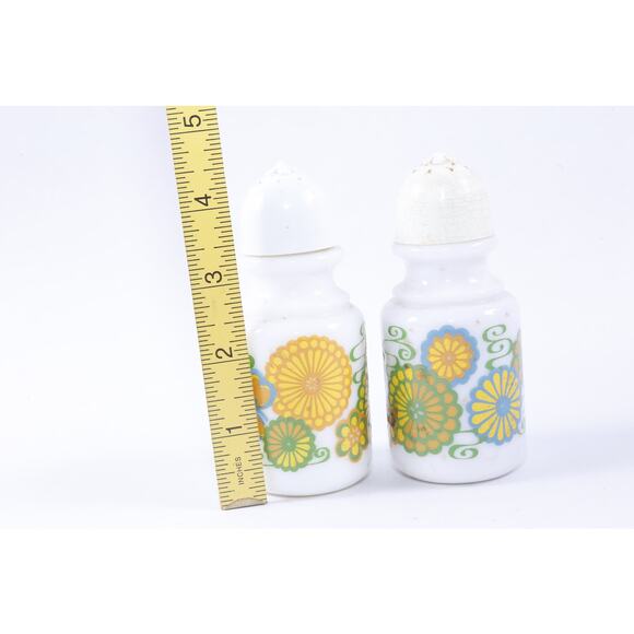 Salt Pepper, Shakers, Pair, White, Flowers, Dining, Serving, Interior, FLAW - Picture 3 of 4